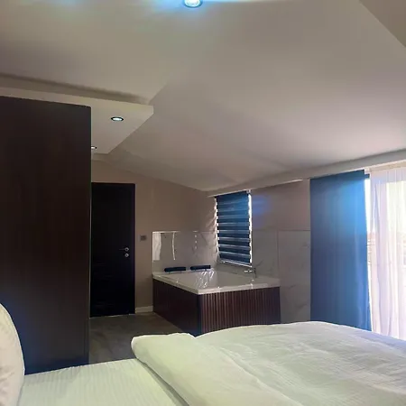 Grand Armada 4*