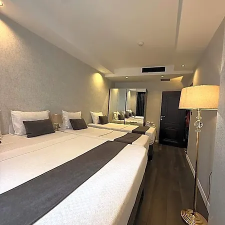 Hotel Grand Armada