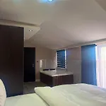 Grand Armada 4*